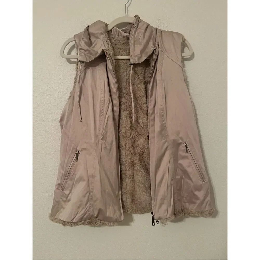 Faux Fur Reversible Full Zip Vest - Picture 5 of 7